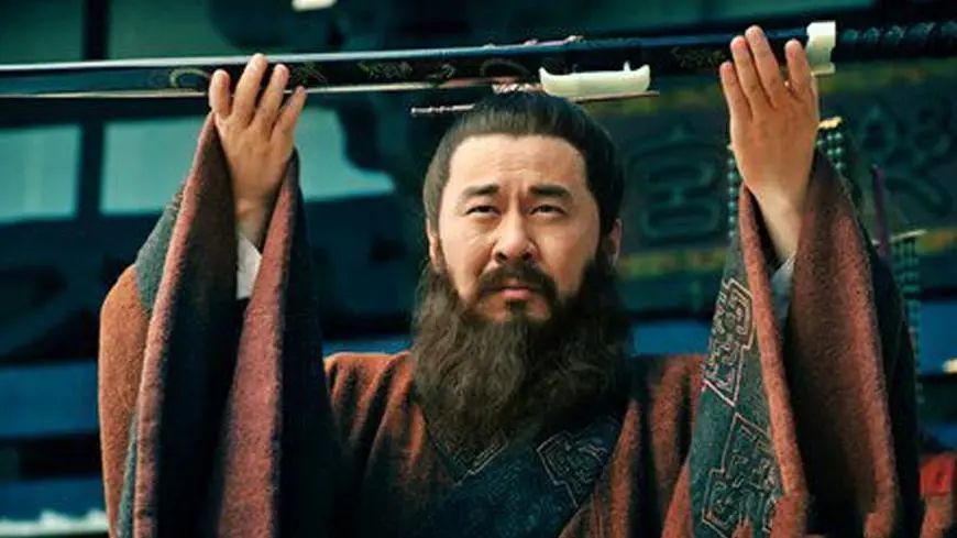 刘备三国演义形象分析中的人物_刘备与三国演义中的形象分析_三国演义中的刘备形象