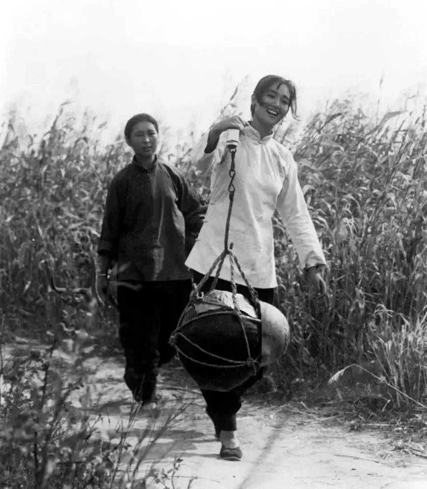 巩俐塑造角色_巩俐与经典悲剧角色的演绎_巩俐话剧