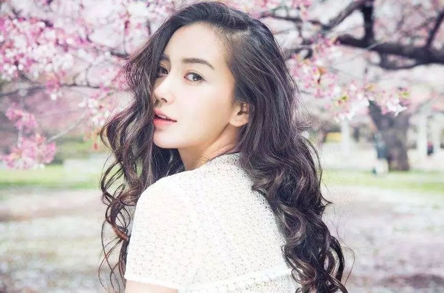 刘亦菲对家小花_小花蜕变女神刘亦菲到第几集了_刘亦菲：从小花到女神的蜕变